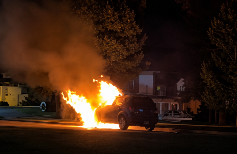 Siniestro en Viedma: se incendió una camioneta en pleno centro tras los festejos de la Selección Argentina