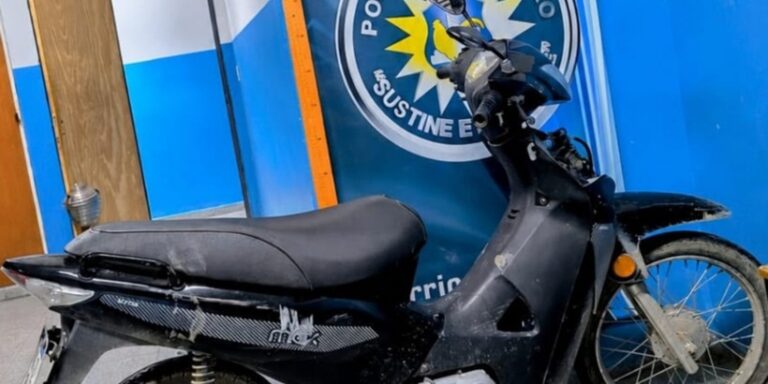 La Policía de Río Negro recuperó una motocicleta robada tras una fuga en el barrio Guido de Viedma