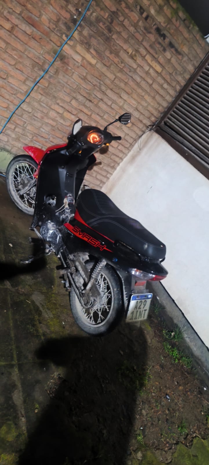 La Policía de Viedma demoró a dos adolescentes tras un intento de robo y recuperó una moto robada