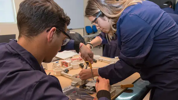 Río Negro puso en marcha cursos de formación técnica junto a la Fundación YPF en la Costa Atlántica