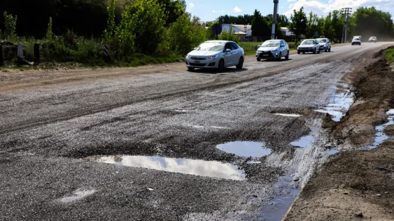 Weretilneck promulgó la ley que destina $7.000 millones de la actividad energética a la reparación de las Rutas Nacionales 22 y 151
