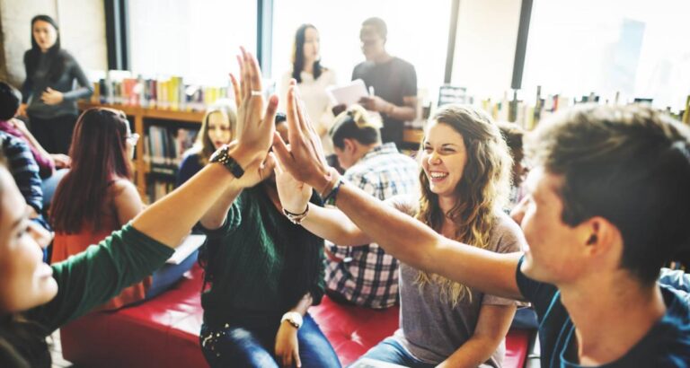 Convocan a jóvenes rionegrinos para becas de liderazgo e intercambio en Buenos Aires y Estados Unidos