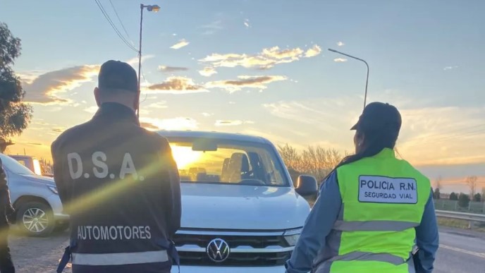 Cayó en un control sobre la Ruta 3 una Amarok con documentación falsa y pedido de secuestro