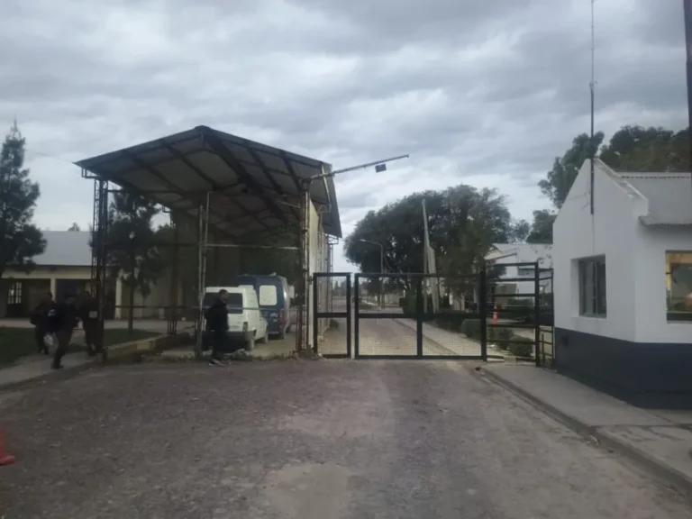 Desobedeció una medida cautelar en Viedma, irrumpió en una vivienda y la Justicia ordenó su traslado directo al penal