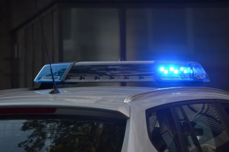 Inseguridad en Viedma: la Policía de Río Negro interceptó a dos jóvenes armados tras una persecución en el barrio Mi Bandera