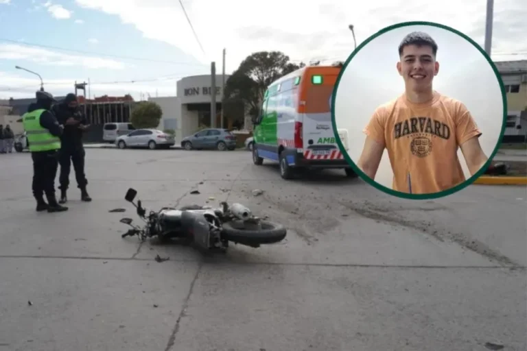 Pelea por su vida: un motociclista de 23 años está grave tras chocar contra un taxi en Viedma