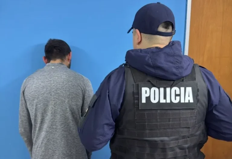 Tentativa de robo en Viedma: un hombre irrumpió en una panadería, amenazó al propietario y fue aprehendido dentro del local