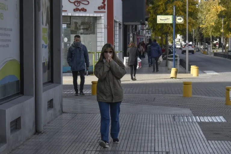 Helada intensa en Viedma: anticipan marcas bajo cero y un sábado para abrigarse al máximo