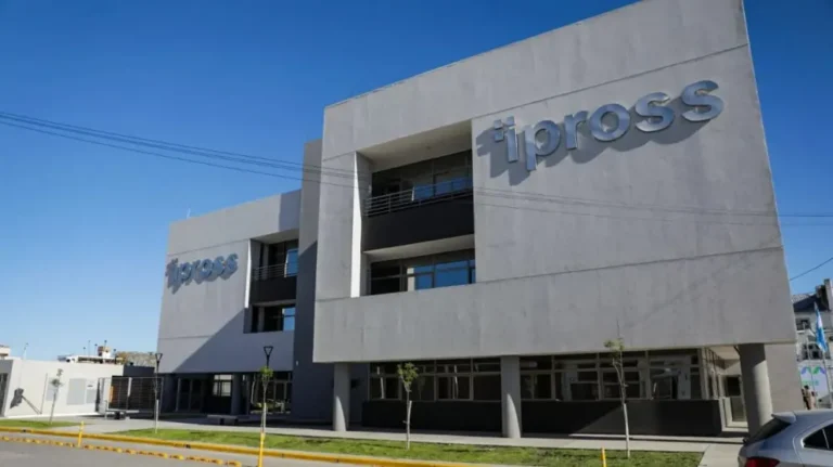 Río Negro impulsa la desregulación de la cobertura médica estatal para que los empleados públicos elijan su obra social