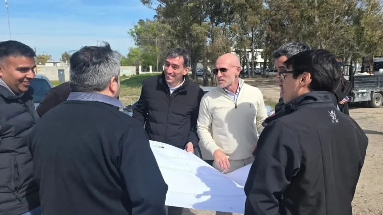 Avanza la obra de iluminación sobre la Ruta Provincial 1 para modernizar el acceso a Viedma
