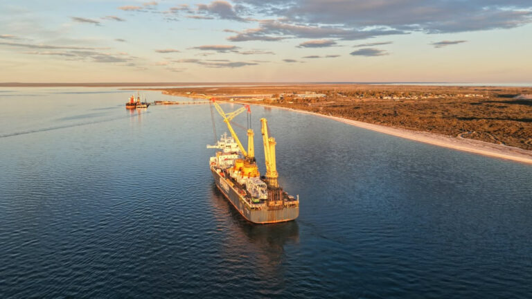 Arribaron a Río Negro las monoboyas exportadoras para la terminal marítima del proyecto Vaca Muerta Oil Sur