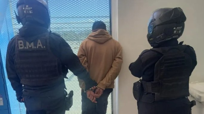 Insólito en Las Grutas: lo detuvieron por un pedido de captura y horas después cayó por robar carne