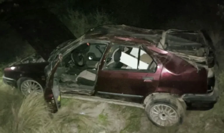 Impactante vuelco en la Ruta 250: dos hombres terminaron en el hospital tras un despiste