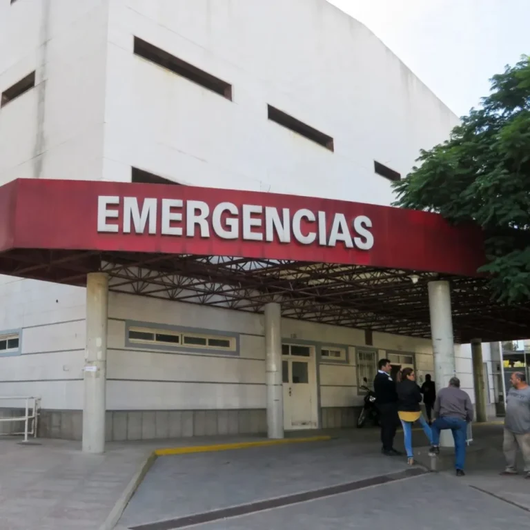 Identifican a un hombre en situación de calle internado en Bahía Blanca y buscan a su familia en Viedma