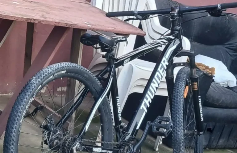 Indignación en Carmen de Patagones: delincuentes le robaron la bicicleta a un bombero voluntario