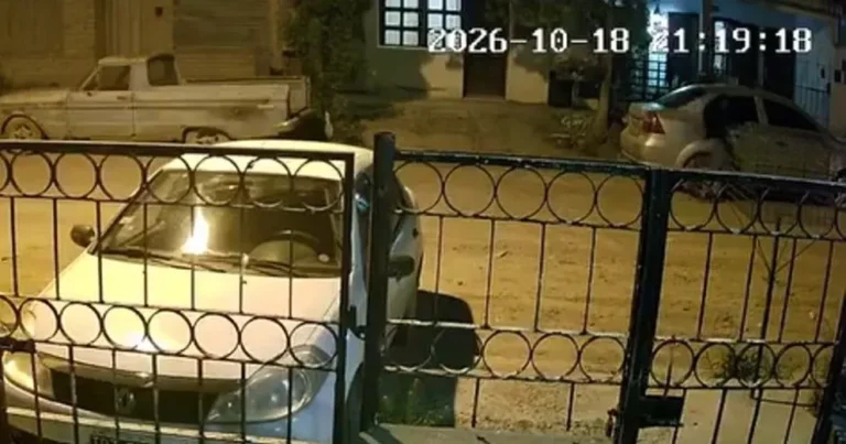 Robo en el barrio Santa Clara: delincuentes sustrajeron pertenencias del auto de un efectivo policial