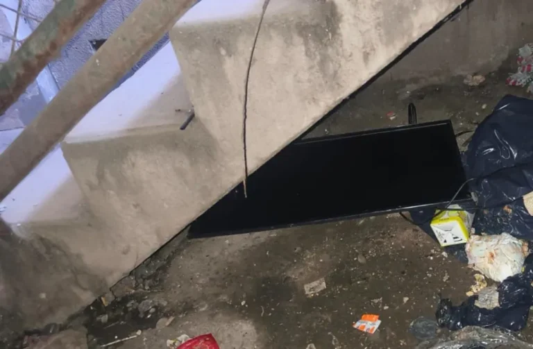 Los sorprendieron al salir de una casa en Viedma: uno cayó y el otro logró huir