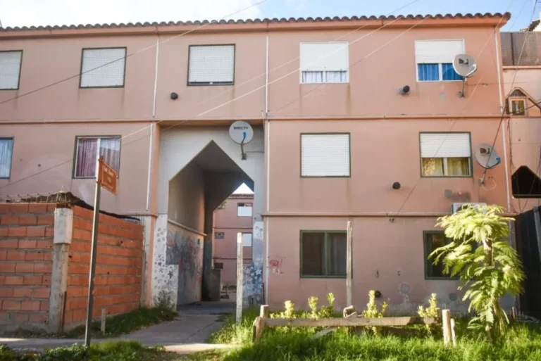 Múltiples allanamientos en Viedma por un robo terminaron con el secuestro de un elemento clave